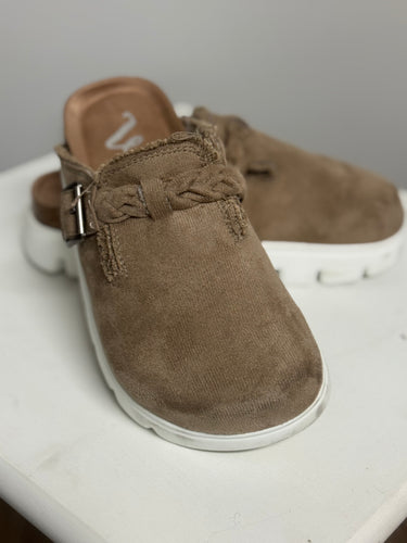 Very G: Cali Clog