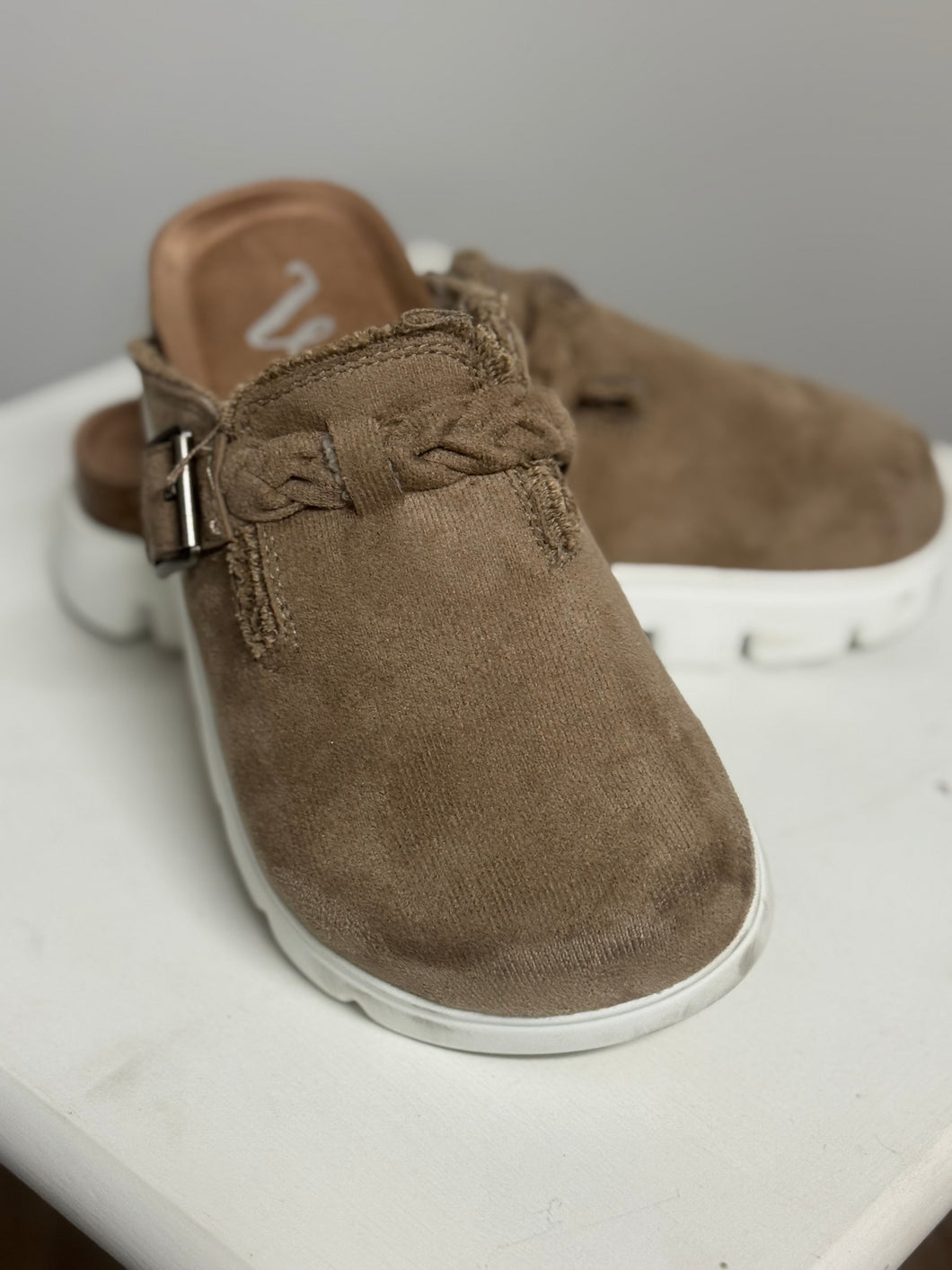 Very G: Cali Clog